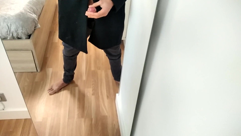 Elvissc: 큰 뚱뚱한 자지를 자위하고 거울 앞에서 정액을 비우는 우아한 남자