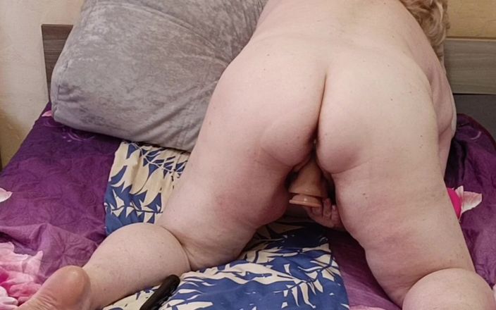 Zona901: Novia insaciable se masturba su gran coño con juguetes sexuales...