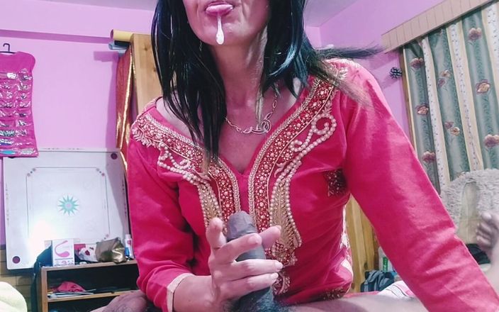 Bolly Karma: 继妹梦见继兄弟玩弄鸡巴