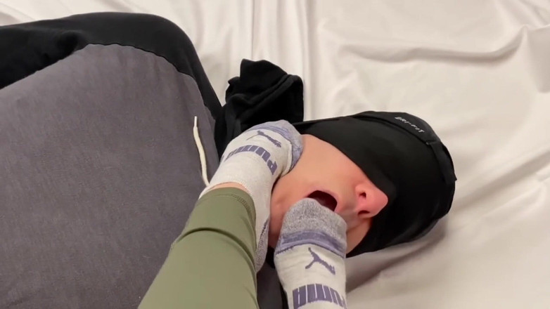 Feet Factory: Femdom - лижи мені ноги, ти, рабе