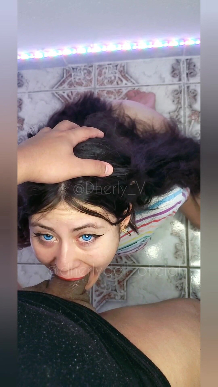 DherlyDoll: Der stiefbruer meines nachbarn ist sehr frech, sie kommt zu...