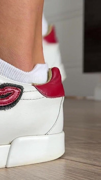 Sepatu kerajinan tanganku me mohon untuk buka baju