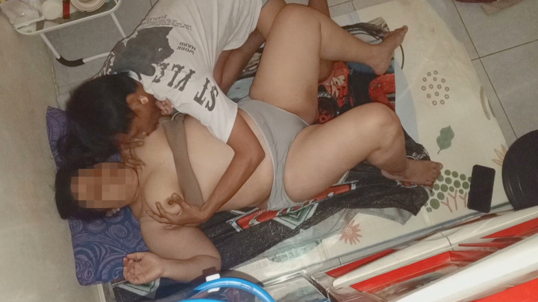 my_wife_chubby: Une femme mariée coquine. Baise avec un autre homme. Elle...
