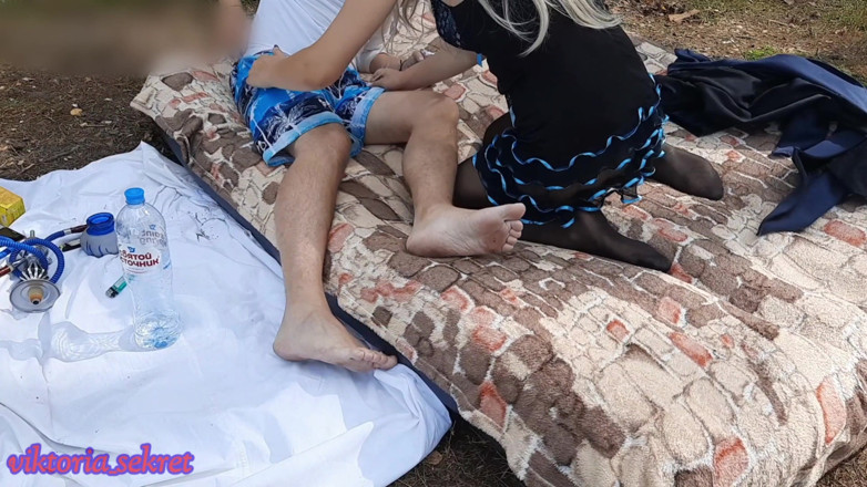 Viktoria_sekret: Si cantik dalam pakaian seksi dan stoking berkongkek di dalam...