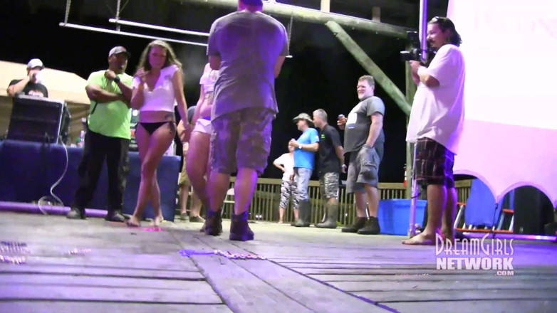 Dream Girls: Redneck booty shake contest