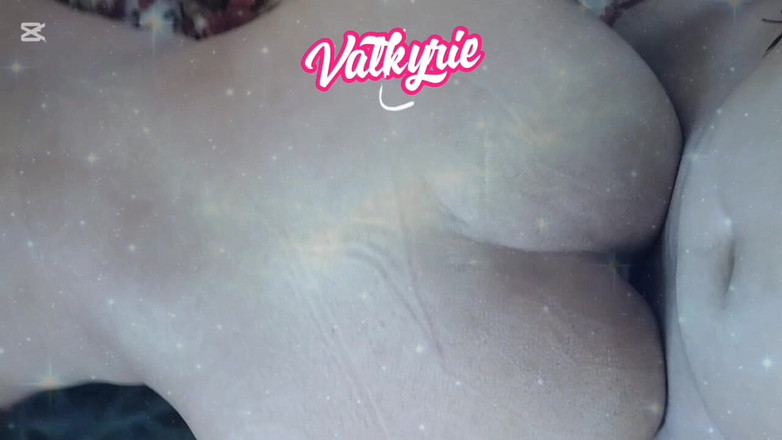 Valkyrieandluigy: Conecte a bunda da minha namorada com tesão