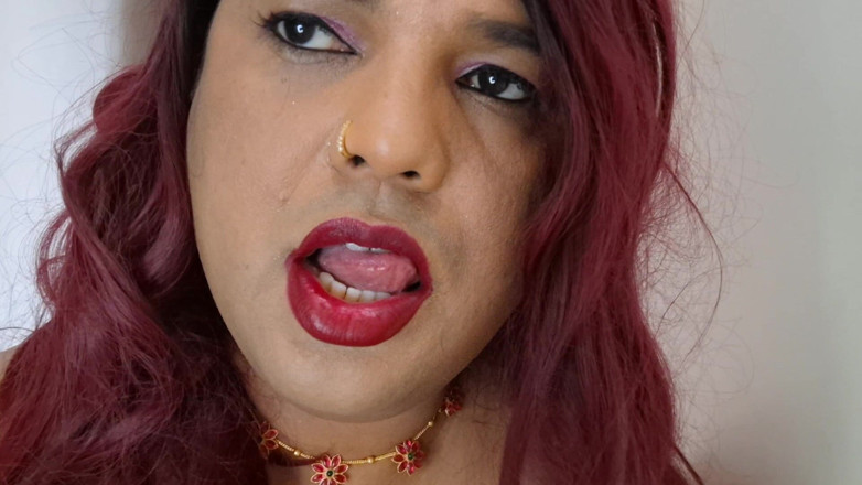 Indiansissychubby: Setan pejuh menjilatiku dengan baju merah, layani aku dengan sampau...