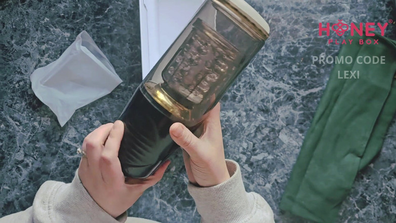 LEXI AND DAN: Lexi riceve un regalo... e lo fa venire!