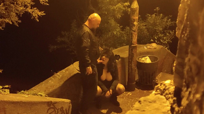 Toilet Mommy: Amatérská Němka venkovní kouření