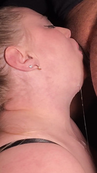 Cornea college miLF gola profonda cazzo duro scopata e ingoiare sperma nel dormitorio