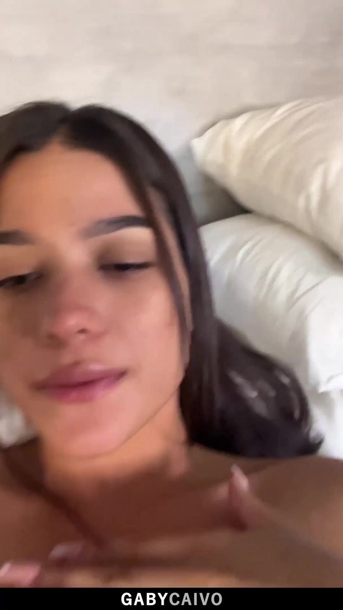 Gaby Caivo: Крупним планом розтирання клітора