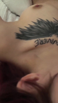 Minik Vixen Doll Haven Moss iki adamla ilk üçlü seks yapıyor