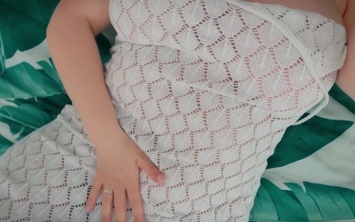 Mrs Wetslavs: Mollige vrouw en haar elegante seks op het bed in...