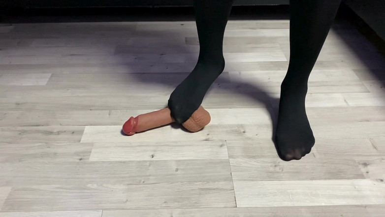 Whitekitten: नाइलन पेंटीहोज पहनी सेक्सी दबंग आपके लंड को रौंद रही है