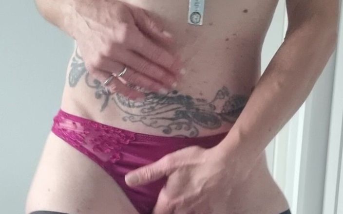 Demelza: Cítím se žhavě a sexy v hedvábném prádle - Hraní s mojí...