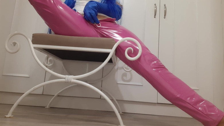 Milfs intimmedia: moti mammi leteks legin men choot ke saath khel rahi...