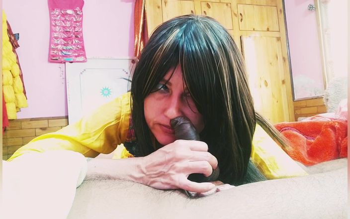 Bolly Karma: 継息子とベッドを共有したり、チンポをしゃぶったりしてはいけない