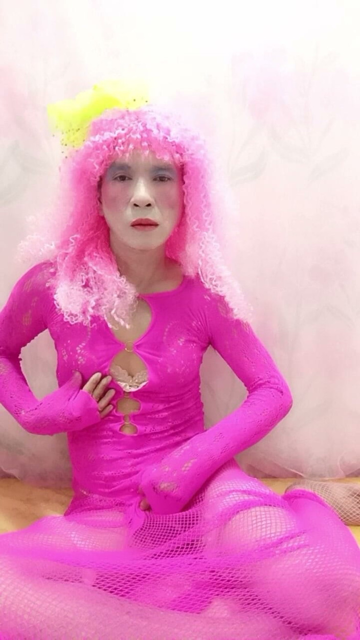 nguyen dang thien tri: Oanh Le Transgender Wearing a Sexy Dress to Take a...