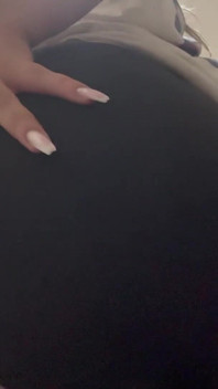 穿着非常紧的紧身裤