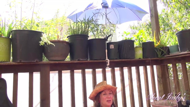 Aunt Judy's: Auntjudys - 43-річна мілфа з волохатою кицькою Ізабелла промокає