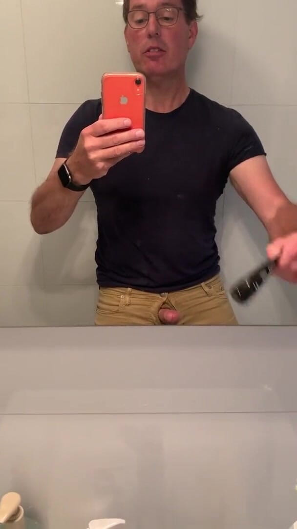 TJenner: 今日の縁取りセッション、赤く脈打つチンポを見せて