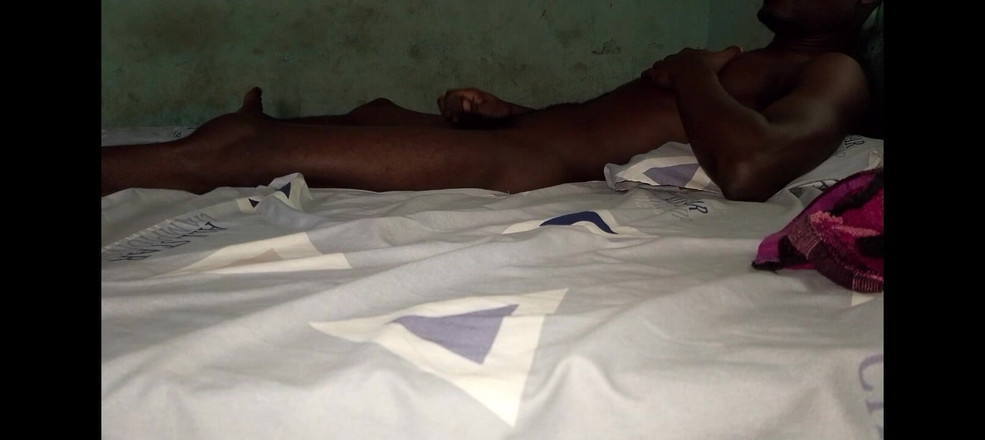 Masturbator emmy: 用我的床做爱