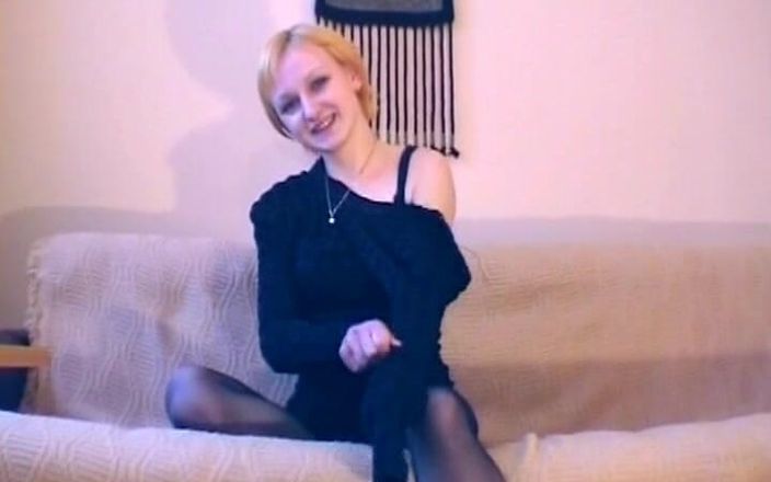 German Amateur Videos: Cewek jerman amatir ini lagi muncrat pakai mainan seks ukuran...