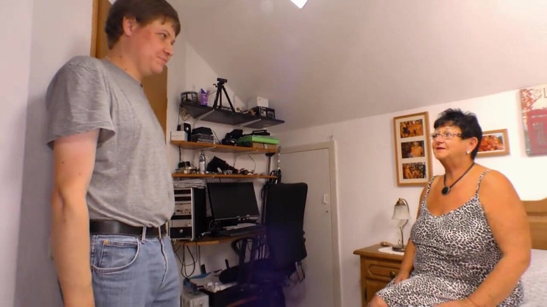 Deutschland porn: Hot granny teaches me how to fuck