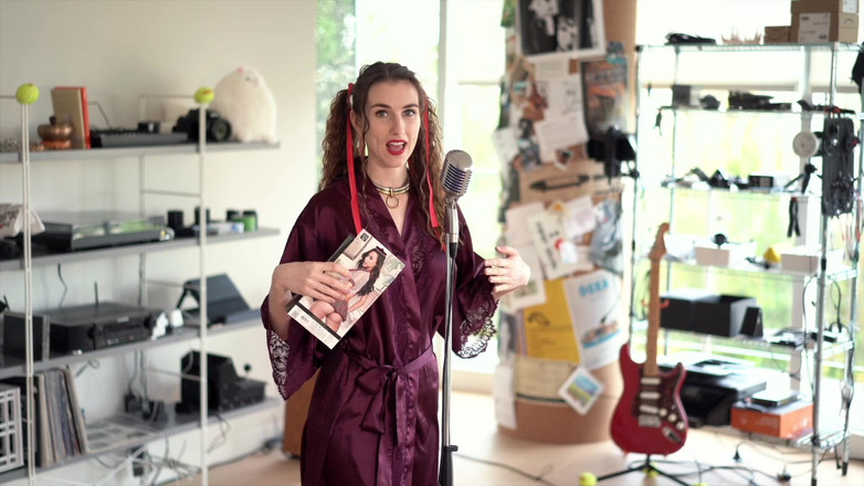 Piper Blush: 教師のペット、反逆者のビデオ