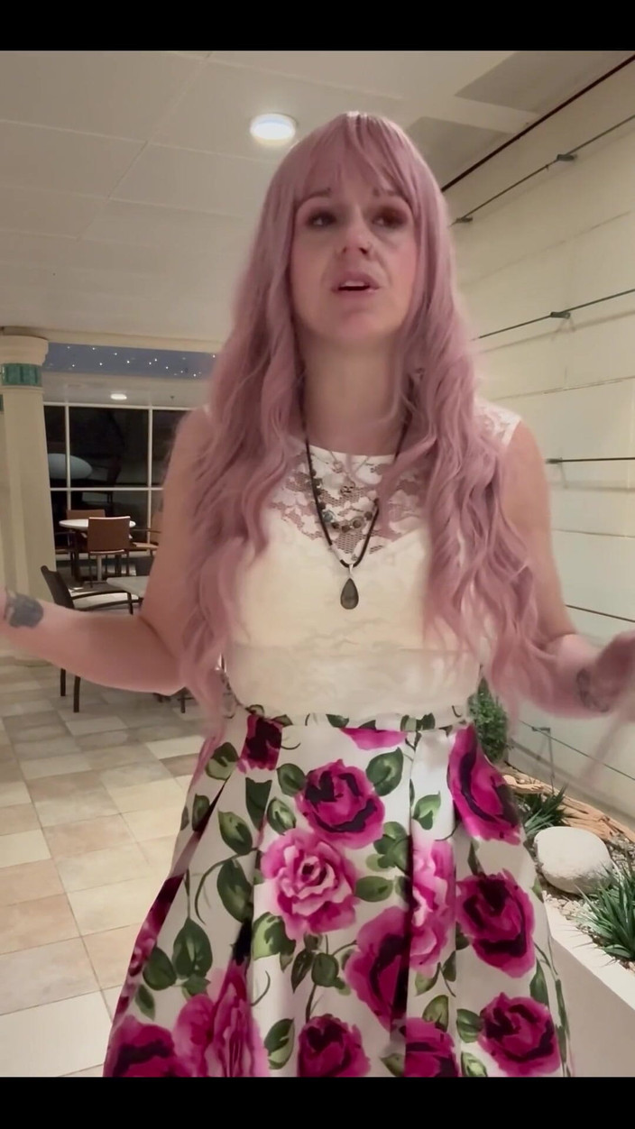 Suzy Wylde: Ada ketampanan untuk itu