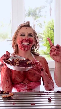 Messy Girls: Pie Whores