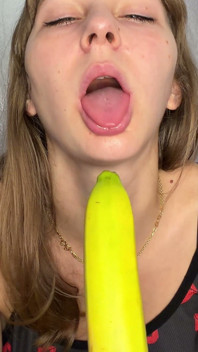 Banana Blowjob Pleasing the Banana