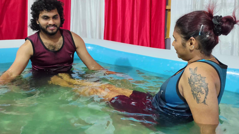 Vaigavarun45: โรแมนติกริมสระน้ํากับลิปล็อค