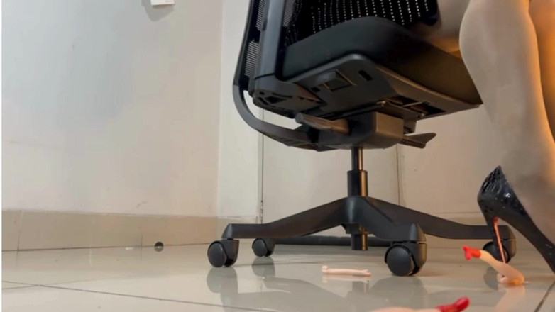 Maeling: Tiny Bimbo Brat Crushed and Stomped at Work - Ignorant Giant