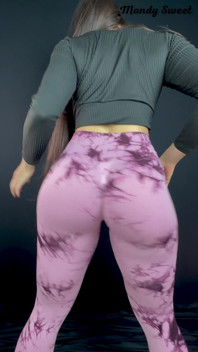 Brésilienne Gros Cul Twerkant Au Son Du Funk Avec Ses Leggings Sans Culotte