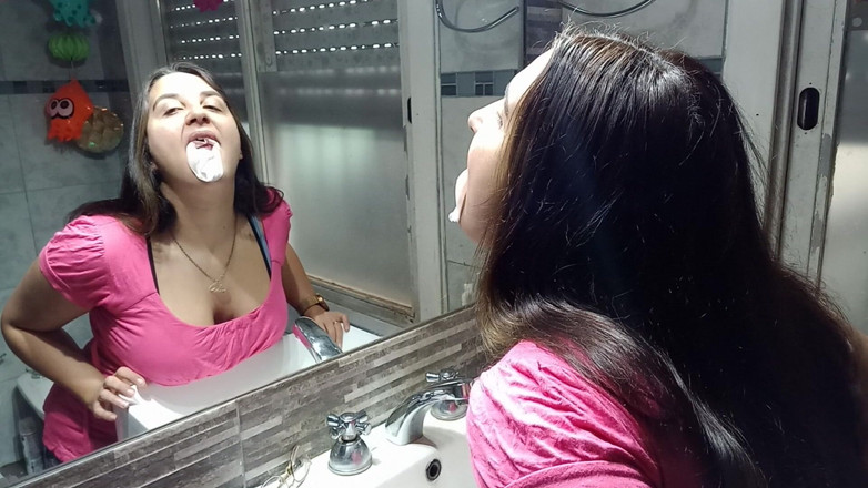 melu_world: Bubblegum Chewing at Mirror - Bunny Looner