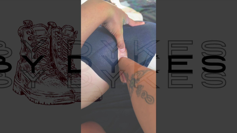 EnbyDykes: 찢어진 팬티에 뒤에서 피스팅하는 POV 보지