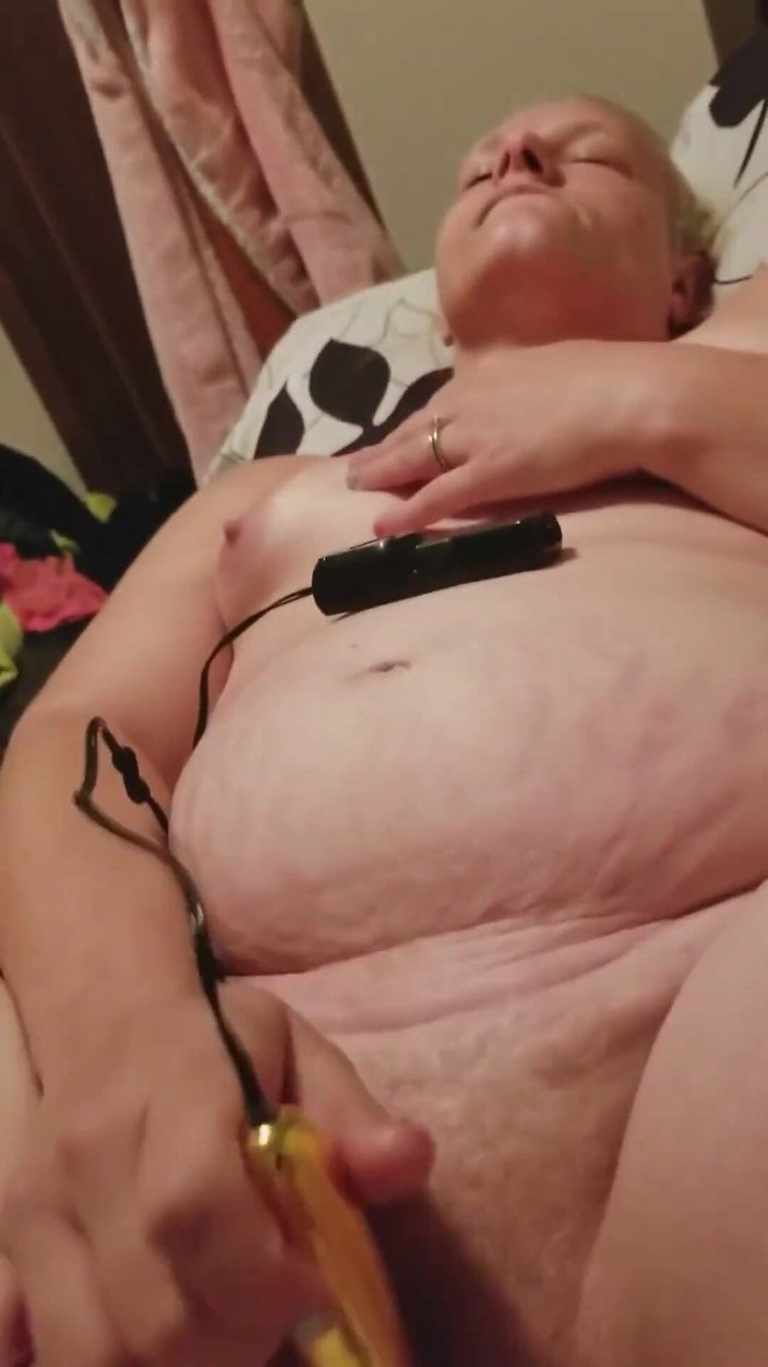 cum2mybeautifulwife3: Cumslut-ehefrau jessica von van wert ohio Squirtet überall auf einen riesigen...