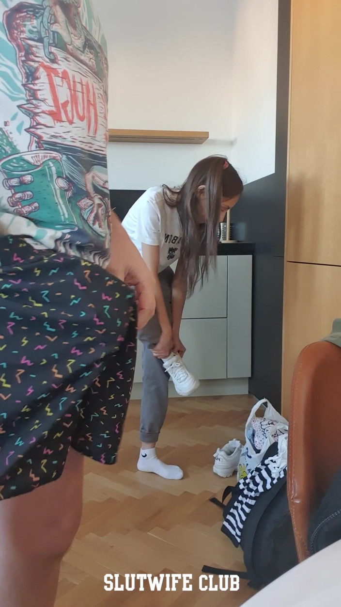 Slutwife Club: Bts: Od oblékání po deepthroat - Candie Cross je bušena v...