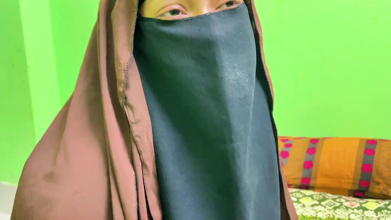 Riya Chowdhury: Niqab Hookup - Hot Asian Girl Shows Her Horny Guy Good...