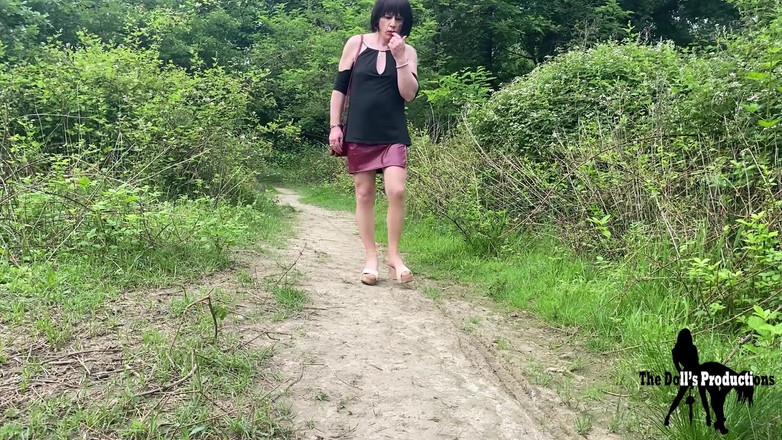 Emily Rossi: Cruising Day - Crossdresser Utomhus - Sperma