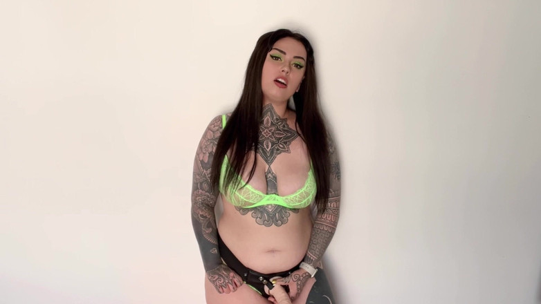 Miss Valentina: Meus amigos e eu vamos foder você em gangue