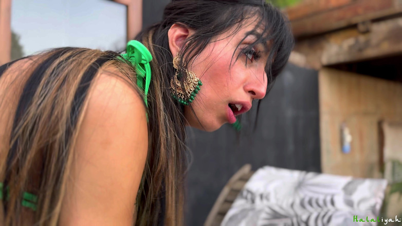 Aaliyah Yasin: La casalinga pakistana aaliyah yasin tradisce suo marito