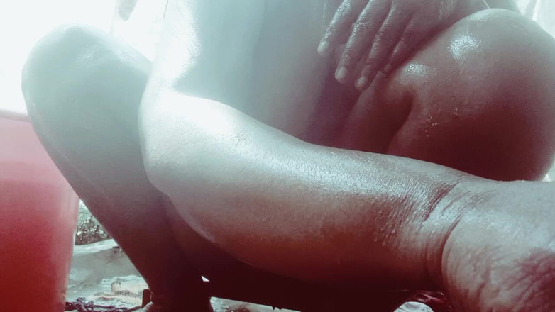 Sadia vabi: Kakak ipar india lagi asik fingering memeknya