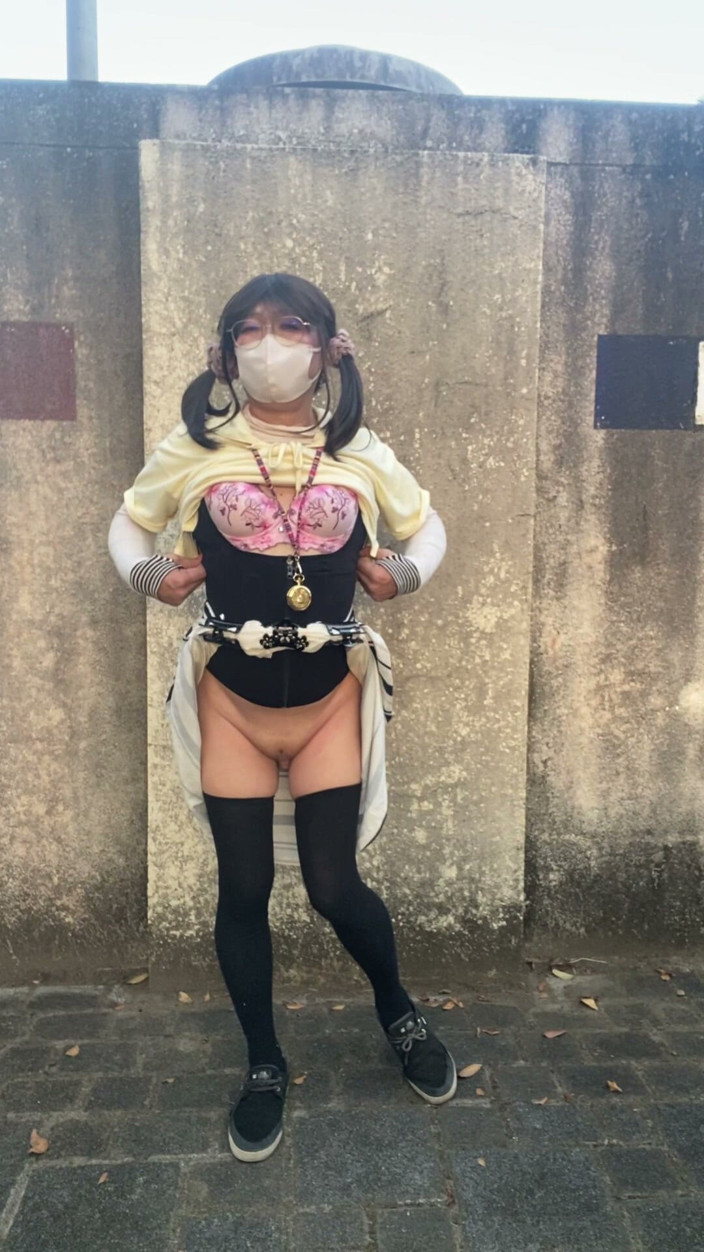 megu2002: No335 Forced to Pee in the Men’s Urinal with Tucked...