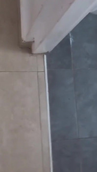 Divíte se, proč měl maskovaný chlapec kartáček na zuby, když stříkám?