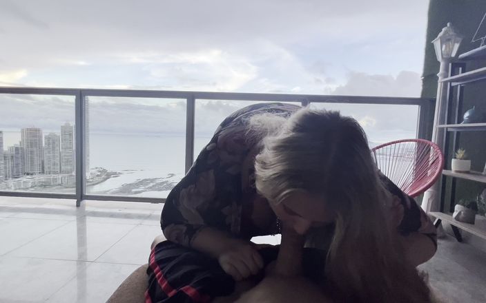DaddysLittleSluts: İri güzel evli kadın gülümseyerek döl yutuyor!