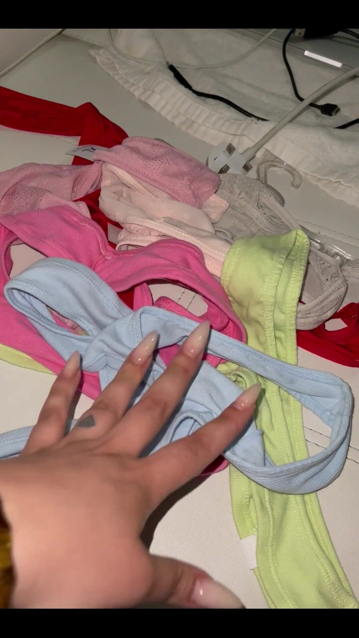 Anastasia Lux: Pozornost, pokud chcete 1 Pošlete mi tip a jméno / adresu k...