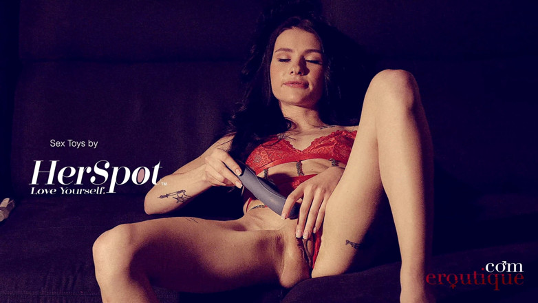 Eroutique: Matty Mila Perez - esguicho vermelho