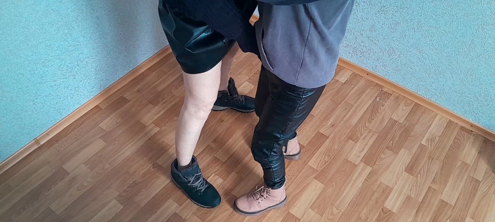 Lesbian-candys: Două iubite heterosexuale încearcă sexul lesbian pentru prima dată și le place